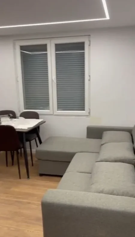 Jepet me Qira Apartament komod 1+1 tek Rruga Naim Frashëri tek Mozaiku tek Zogu i Zi vetëm 500 mijë lekë/muaj!,