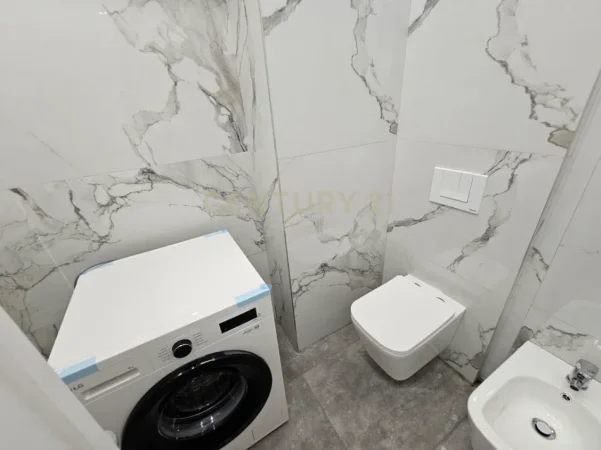 Tirane, jepet me qera apartament 1+1+Ballkon Kati 6, 76 m² 1.000 € 
