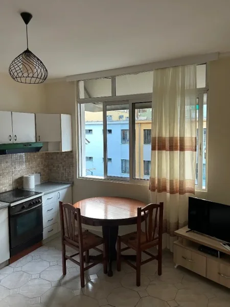 Tirane, jepet me qera apartament 1+1+Aneks+Ballkon Kati 3, 60 m² 500 € (liqeni artificial , rruga e kosovareve , shkolla petro nini luarasi)