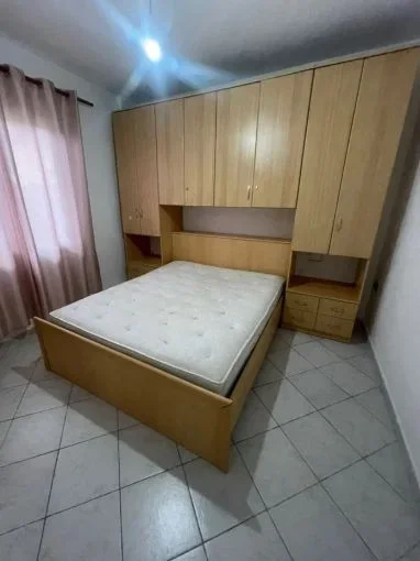Tirane, jepet me qera apartament 1+1 Kati 0, 55 m² 320 € (fusha aviacionit)