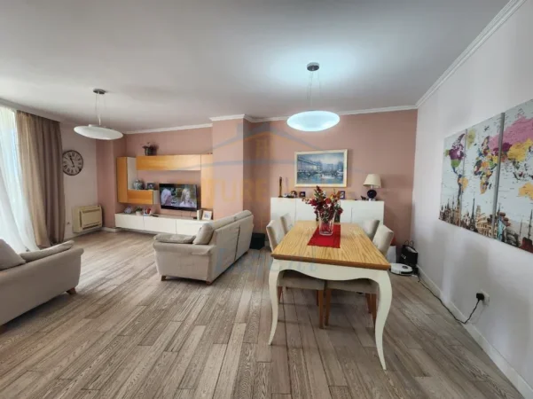 Tirane, shitet apartament 3+1 Kati 3, 138 m² 315.000 € (Liqeni i Thatë)