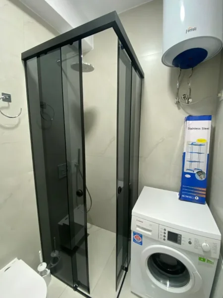 Tirane, jepet me qera apartament 1+1 Kati 1, 70 m² 400 € (ALI DEMI)