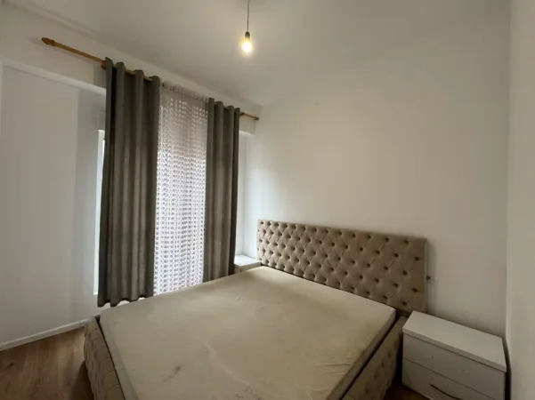 Tirane, jepet me qera apartament 2+1 Kati 4, 100 m² 500 € (Ali Demi)
