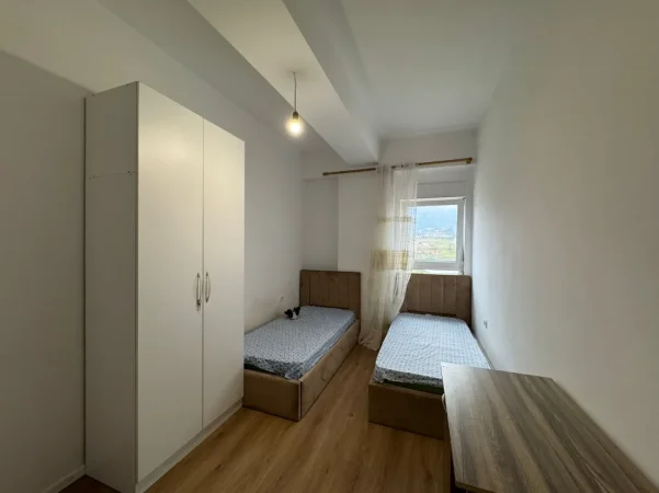Tirane, jepet me qera apartament 2+1 Kati 4, 100 m² 500 € (Ali Demi)