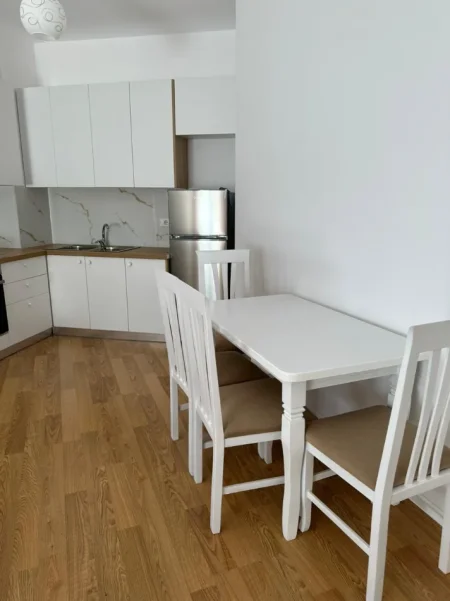 Tirane, jepet me qera apartament 2+1+Ballkon Kati 6, 113 m² 550 € 