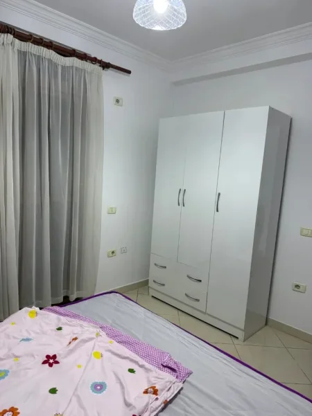 Tirane, jepet me qera apartament 1+1 Kati 1, 70 m² 450 €
