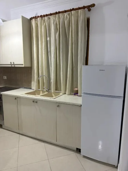 Tirane, jepet me qera apartament 1+1 Kati 1, 70 m² 450 €