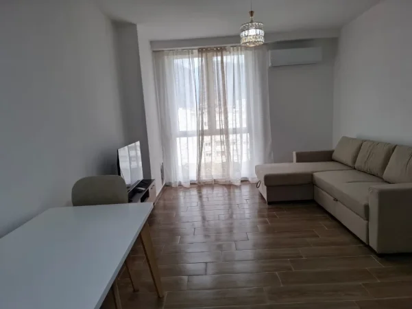 Tirane, jepet me qera apartament 2+1+Ballkon Kati 5, 80 m² 500 € 