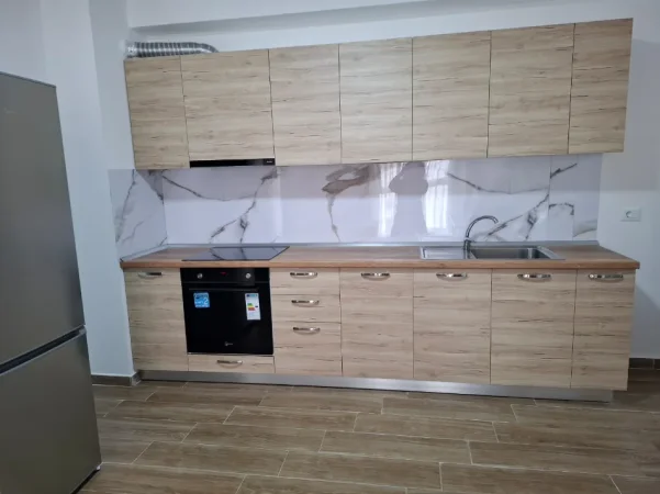 Tirane, jepet me qera apartament 2+1+Ballkon Kati 5, 80 m² 500 € 