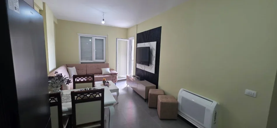 Tirane, jepet me qera apartament 2+1 Kati 1, 110 m² 500 € (Univers City)