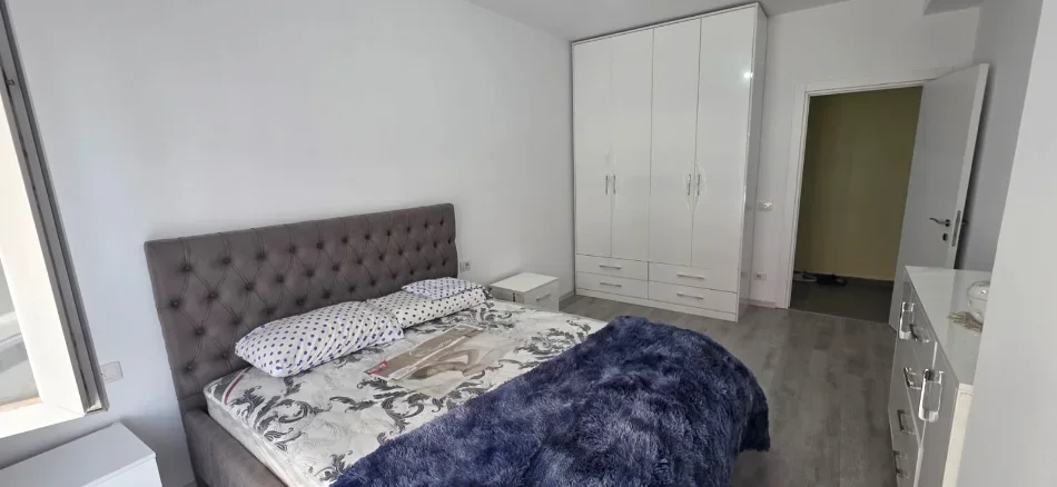 Tirane, jepet me qera apartament 2+1 Kati 1, 110 m² 500 € (Univers City)