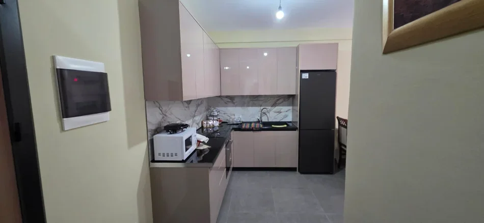 Tirane, jepet me qera apartament 2+1 Kati 1, 110 m² 500 € (Univers City)
