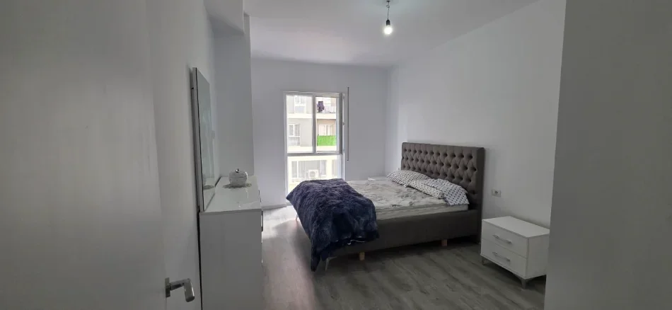 Tirane, jepet me qera apartament 2+1 Kati 1, 110 m² 500 € (Univers City)