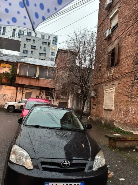 Tirane, shitet Toyota Corolla Nafte, e zeze automatik Kondicioner 240.000 km 4.500 €