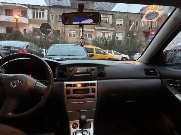 Tirane, shitet Toyota Corolla Nafte, e zeze automatik Kondicioner 240.000 km 4.500 €