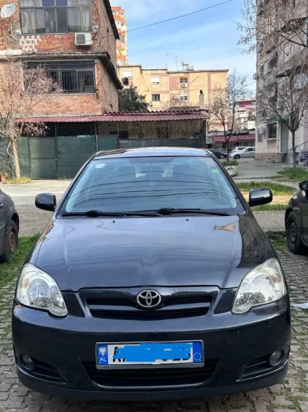 Tirane, shitet Toyota Corolla Nafte, e zeze automatik Kondicioner 240.000 km 4.500 €