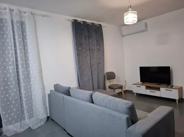 Tirane, jepet me qera apartament 3+1+Ballkon Kati 3, 110 m² 650 € 