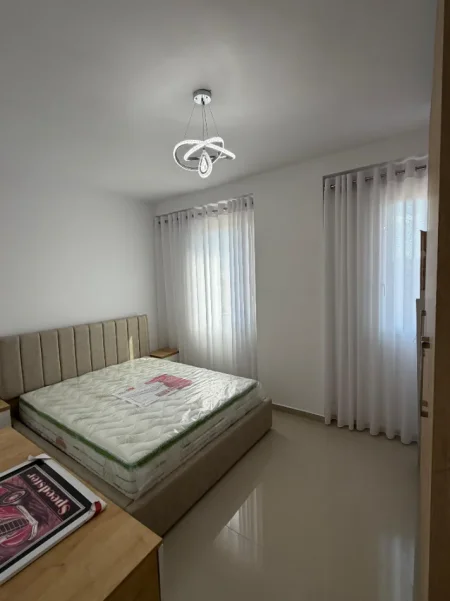 Tirane, jepet me qera apartament 1+1 Kati 5, 60 m² 400 € (Rruga Sokrat Miho)