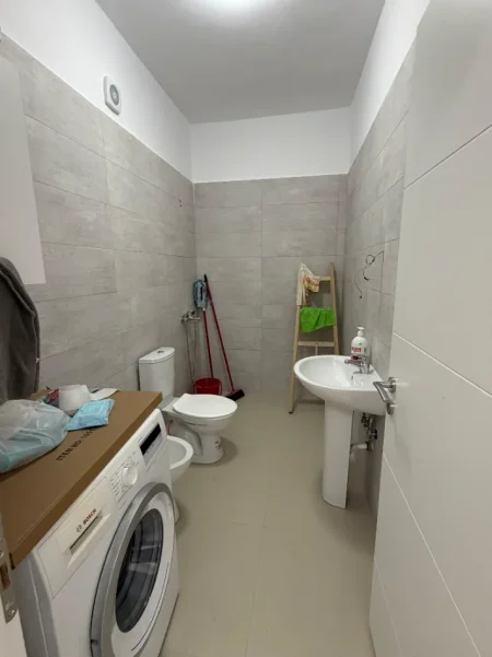 Tirane, jepet me qera apartament 1+1 Kati 5, 60 m² 400 € (Rruga Sokrat Miho)