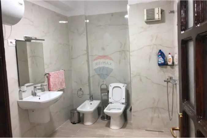 Tirane, jepet me qera zyre Kati 1, 120 m² 650 € 