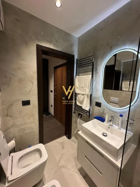 Tirane, jepet me qera apartament 1+1+Ballkon Kati 3, 74 m² 1.000 € (ISH EKSPOZITA)