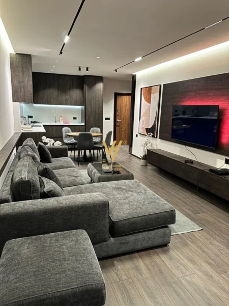 Tirane, jepet me qera apartament 1+1+Ballkon Kati 3, 74 m² 1.000 € (ISH EKSPOZITA)