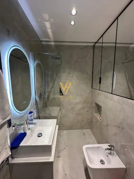 Tirane, jepet me qera apartament 1+1+Ballkon Kati 3, 74 m² 1.000 € (ISH EKSPOZITA)