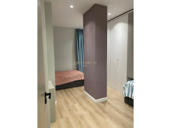 Tirane, jepet me qera apartament 2+1+Aneks+Ballkon Kati 3, 95 m² 1.500 € 