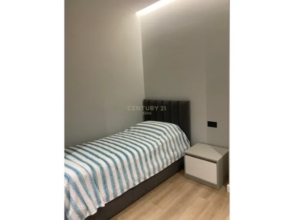 Tirane, jepet me qera apartament 2+1+Aneks+Ballkon Kati 3, 95 m² 1.500 € 