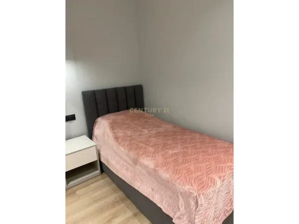 Tirane, jepet me qera apartament 2+1+Aneks+Ballkon Kati 3, 95 m² 1.500 € 