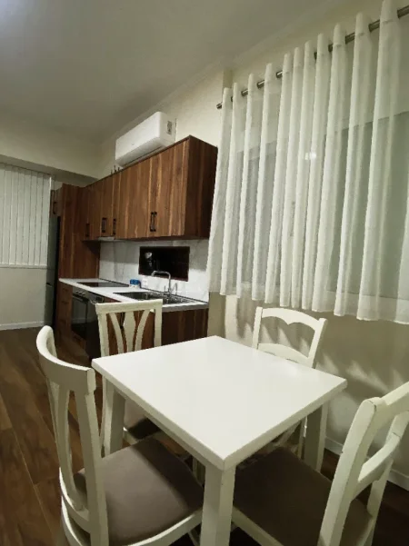 Tirane, jepet me qera apartament 2+1+Aneks+Ballkon Kati 1, 90 m² 