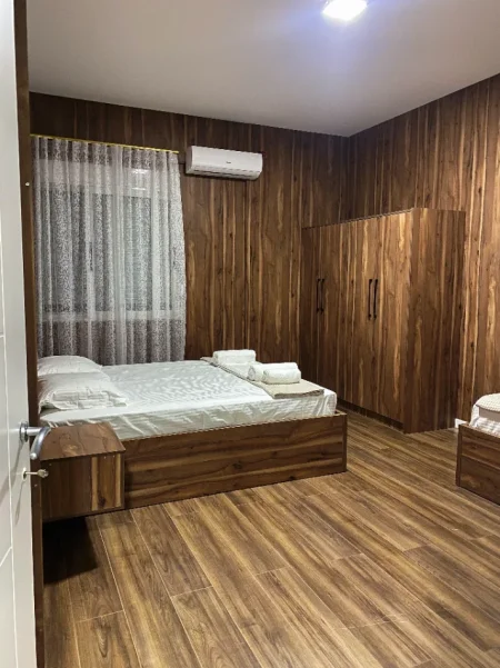 Tirane, jepet me qera apartament 2+1+Aneks+Ballkon Kati 1, 90 m² 