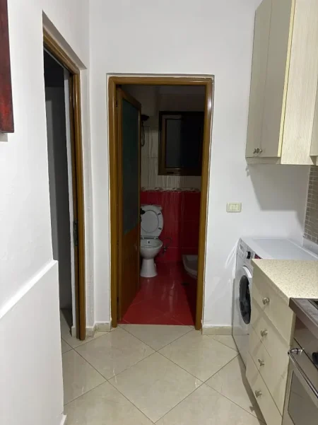 Tirane, jepet me qera apartament 1+1+Ballkon Kati 1, 65 m² 450 € 