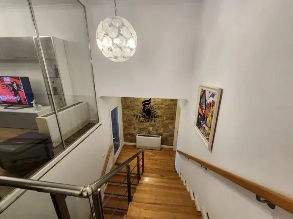 Tirane, jepet me qera Vile 2 Katshe Kati 2, 750 m² 2.000 € (TEG)