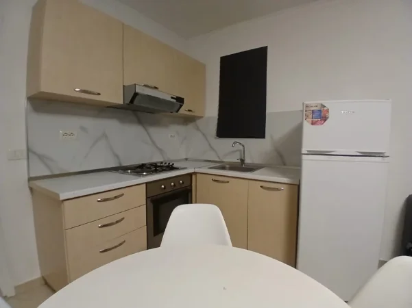 Tirane, jepet me qera apartament 1+1+Ballkon Kati 3, 64 m² 480 € 