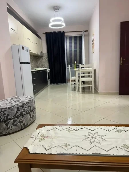 Tirane, jepet me qera apartament 1+1 Kati 7, 70 m² 400 € 