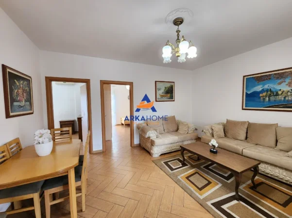 Tirane, jepet me qera apartament 2+1+Ballkon Kati 6, 115 m² 731 € 