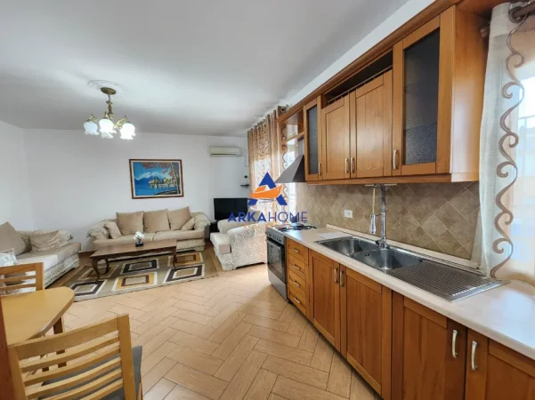 Tirane, jepet me qera apartament 2+1+Ballkon Kati 6, 115 m² 731 € 