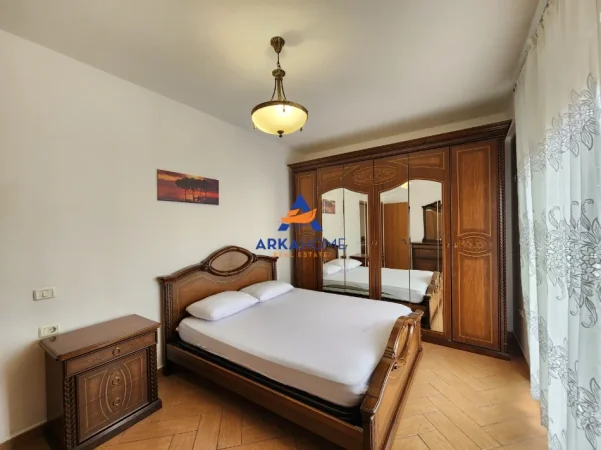Tirane, jepet me qera apartament 2+1+Ballkon Kati 6, 115 m² 731 € 
