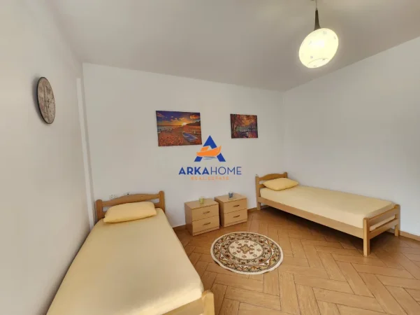 Tirane, jepet me qera apartament 2+1+Ballkon Kati 6, 115 m² 731 € 