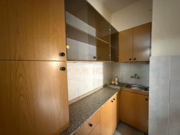Tirane, jepet me qera apartament 1+1 , 45 m² 550 € (Apartament 1+1, Gjimnazi Petro Nini Luarasi, Tirane)