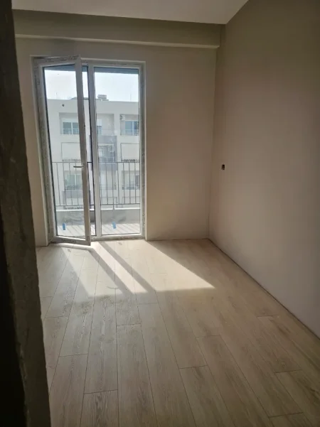 Tirane, jepet me qera zyre Kati 7, 82 m² 80.000 € (KOMUNA E PARISIT)