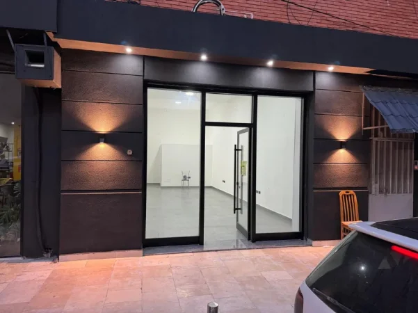 Durres, jepet me qera ambjent biznesi Kati 0, 45 m² 10.000 €