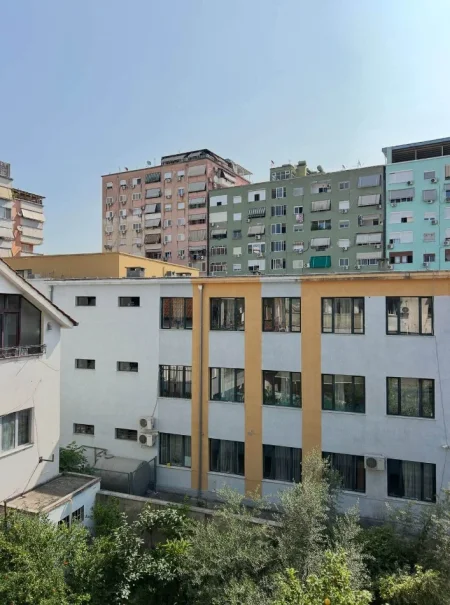 Tirane, jepet me qera apartament 1+1+Ballkon Kati 3, 70 m² 500 € 