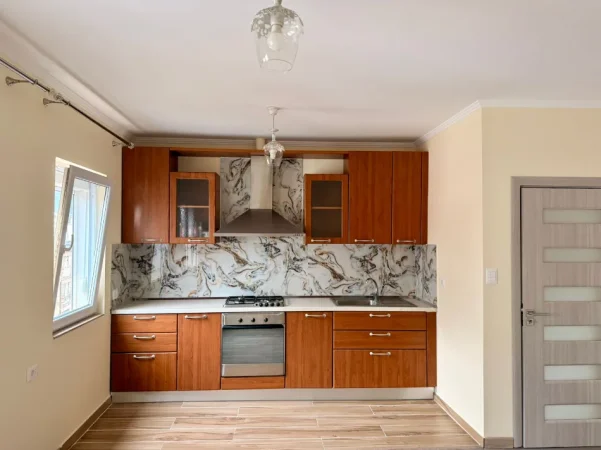 Tirane, shitet apartament Kati 6, 75 m² 105.000 € 