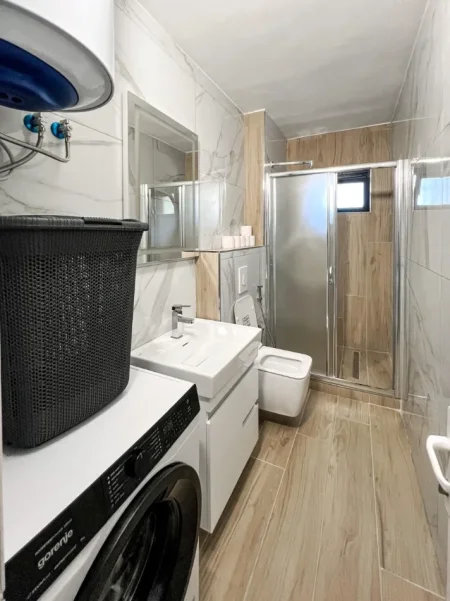 Shqiperi, jepet me qera apartament 2+1+Ballkon Kati 3, 87 m² 750 € (STADIUMI DINAMO)