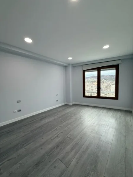 Tirane, jepet me qera zyre Kati 3, 200 m² 2.500 € (KOMPLEKSI DELIJORGJI)