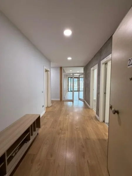 Tirane, jepet me qera zyre Kati 3, 200 m² 2.500 € (KOMPLEKSI DELIJORGJI)