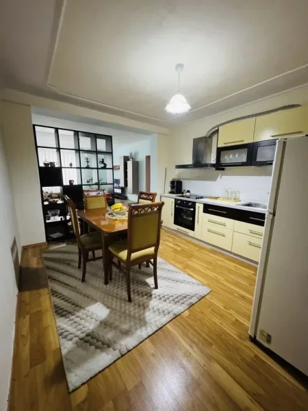 Tirane, jepet me qera apartament 1+1+Ballkon Kati 5, 80 m² 730 € (STADIUMI DINAMO)