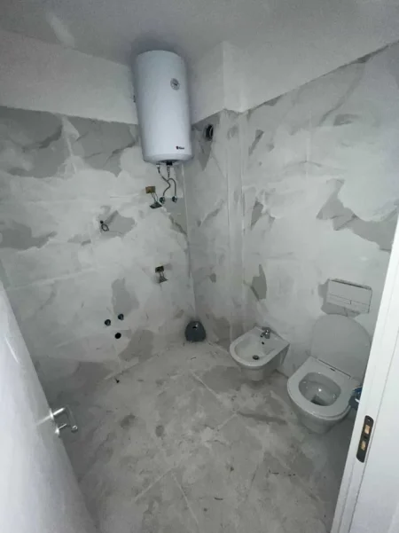 Tirane, shitet apartament 1+1 Kati 5, 53 m² 73.500 € (QTU)